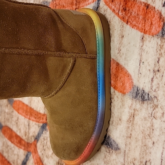 Girl Rainbow UGG boots - Picture 11 of 11